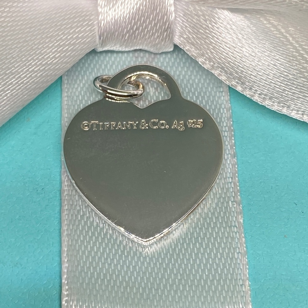 Tiffany & Co. Return to Tiffany® Medium pink Enamel Heart Charm NEW IN BOX - Picture 3 of 6